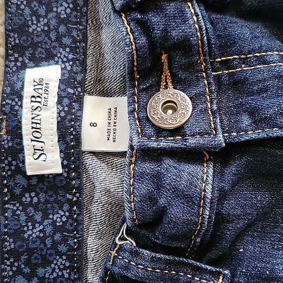 St. Johns Bay Jean Capri Pants size 8 - Picture 3 of 4